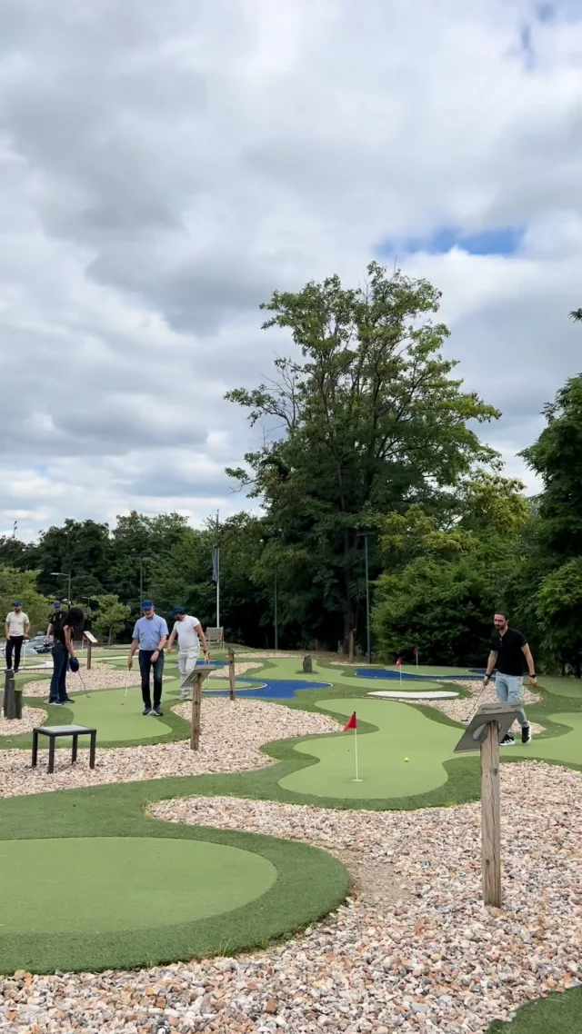 Là où certains voient un fairway, on voit un terrain de jeu pour créer du lien. ⛳